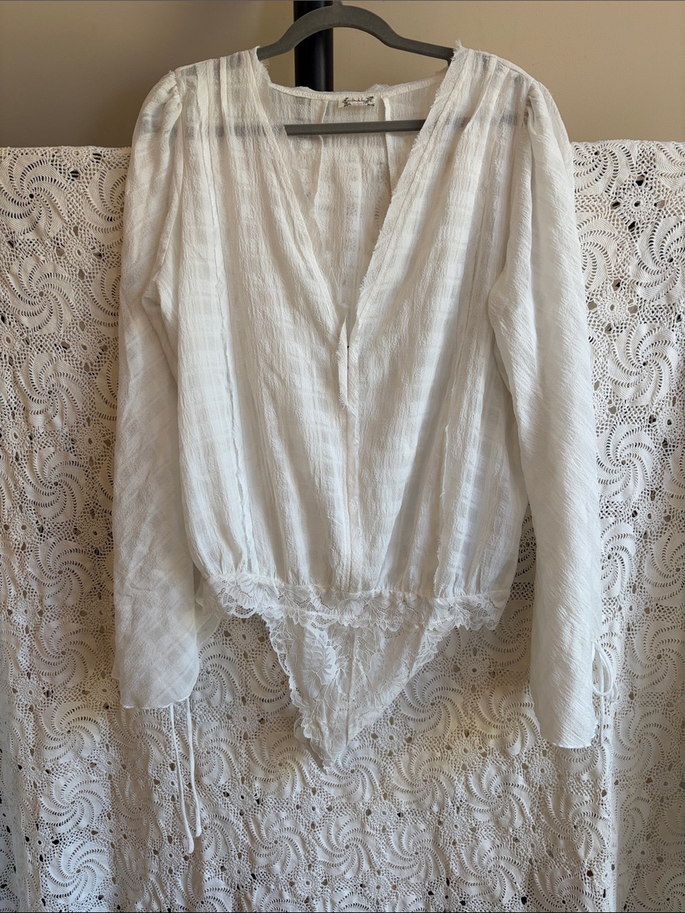 Intimately Free People Women’s White Lace-Trim Long Sleeve Bodysuit NWOT Size La